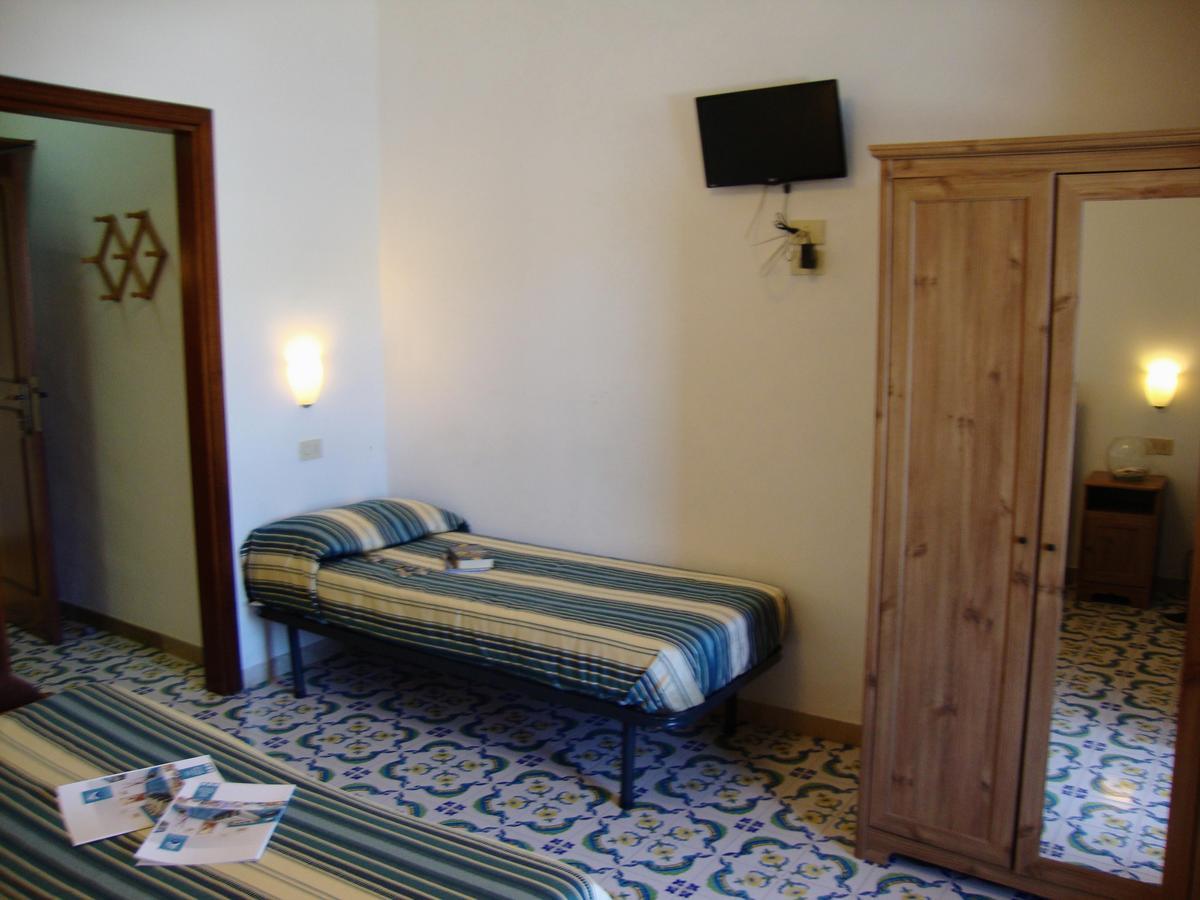 Hotel Conte - S. Angelo Bay 塞拉拉丰塔纳 外观 照片