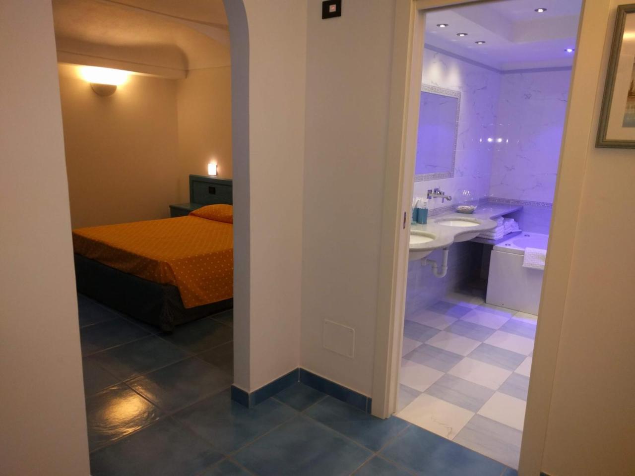 Hotel Conte - S. Angelo Bay 塞拉拉丰塔纳 外观 照片